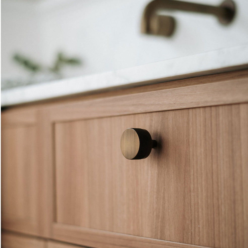 Momo Handles Belgravia 35mm Knurled Round Knob Dark Bronze